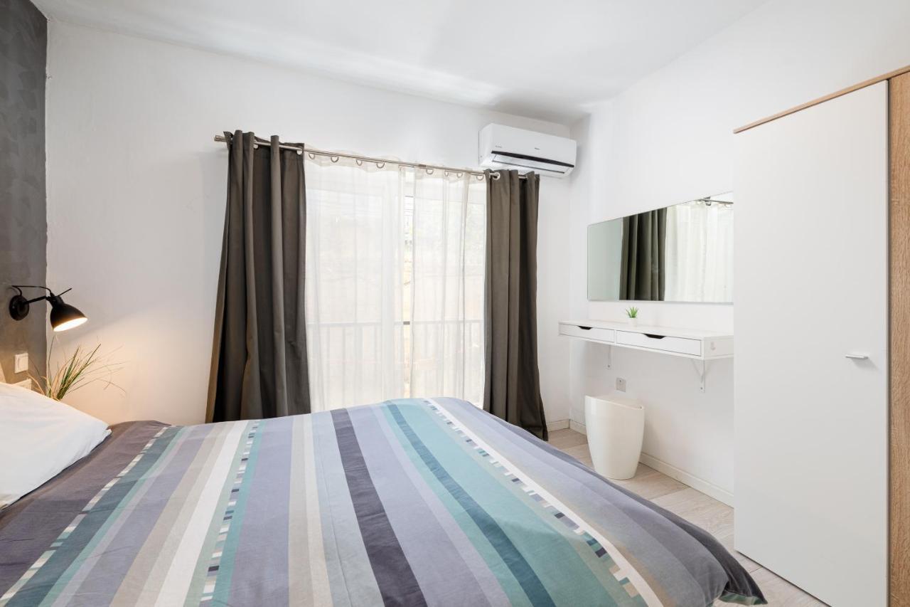 Modern 3 Bedroom & 3 Bathroom Apartment - Near Balluta Bay Saint Julian's Exterior photo
