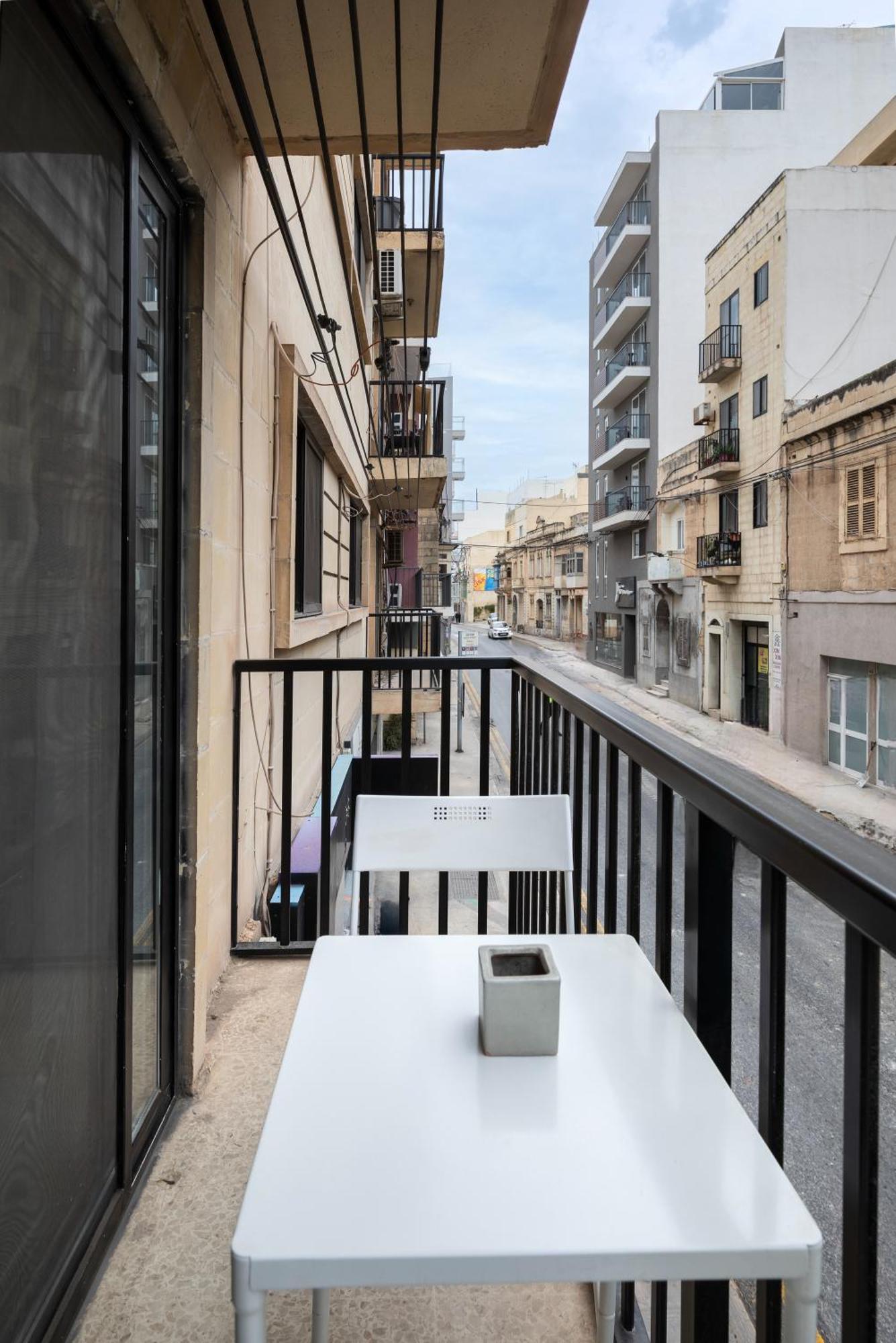 Modern 3 Bedroom & 3 Bathroom Apartment - Near Balluta Bay Saint Julian's Exterior photo