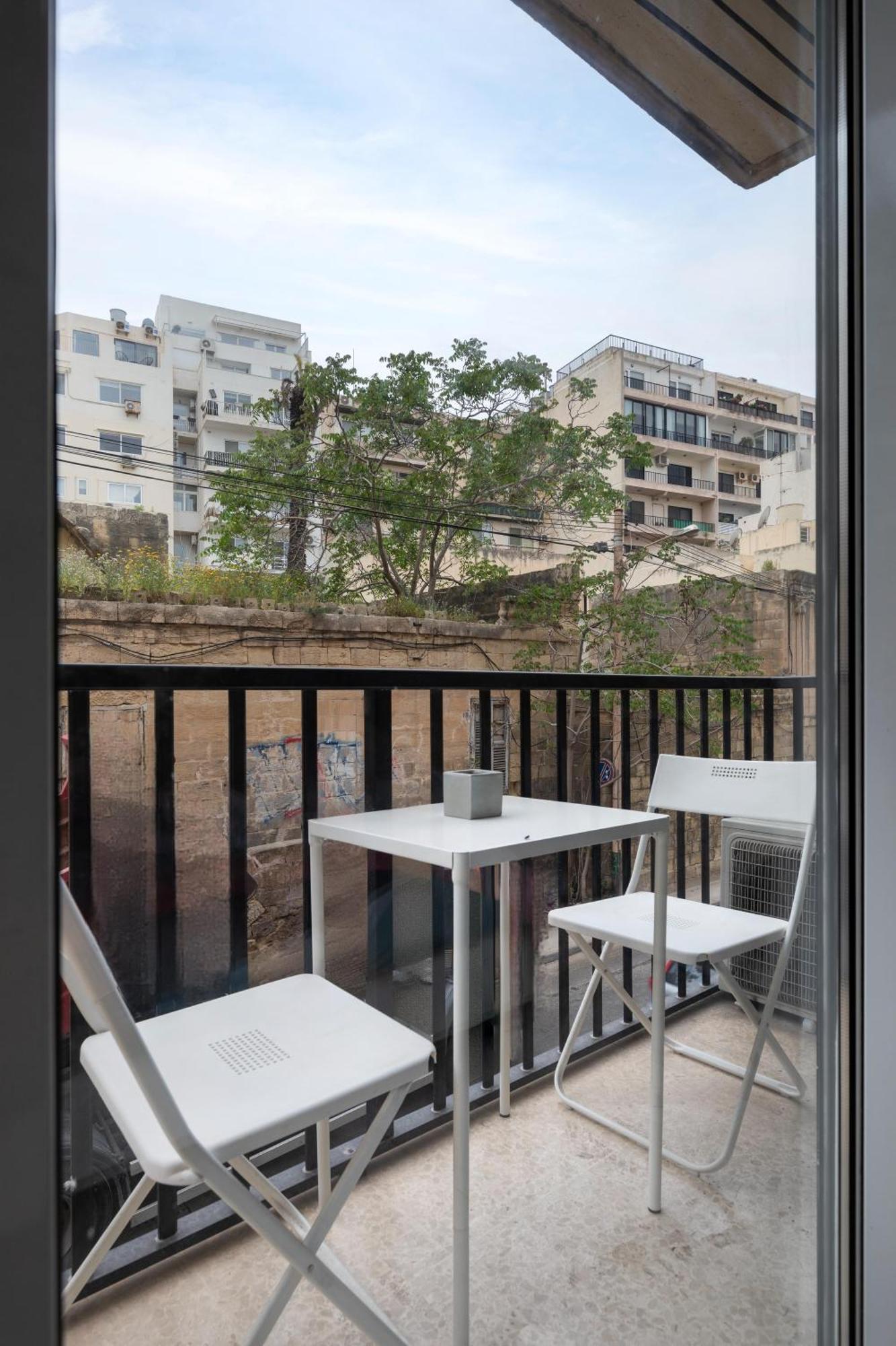 Modern 3 Bedroom & 3 Bathroom Apartment - Near Balluta Bay Saint Julian's Exterior photo